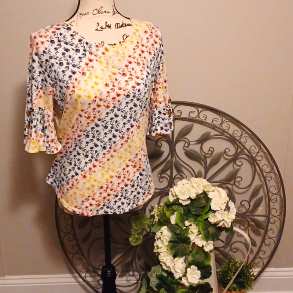 ✨️ Spring Top by EST. 1946 - Picture 2 of 7